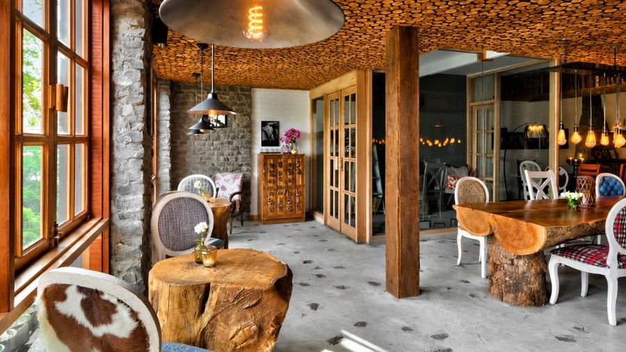 Music and Mountain Hillside Cafe