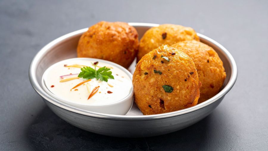 Medu Vada with Coconut Chutney