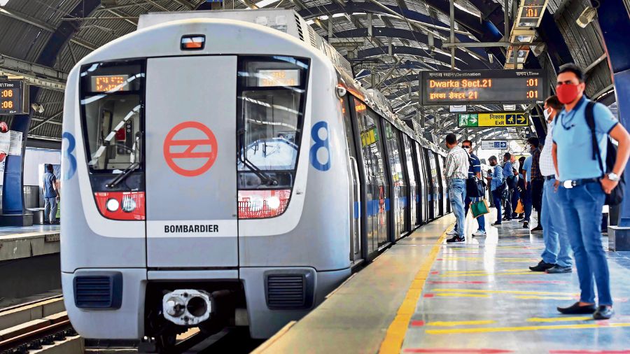 How to Use a Delhi Metro Smart Card at the Entry Gate